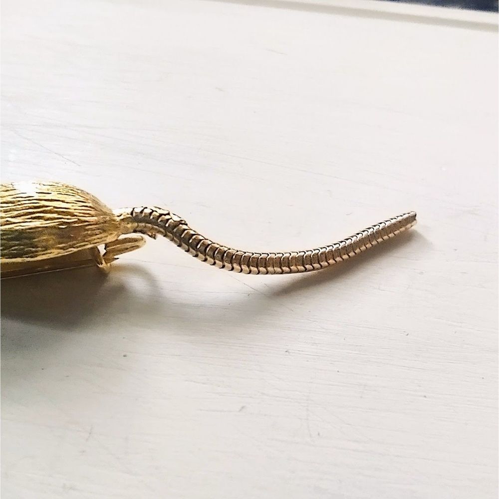 Vintage Gerry's 60's Small Mouse Pin Brooch Gold Tone Red Rhinestone Eyes - Picture 4 of 6